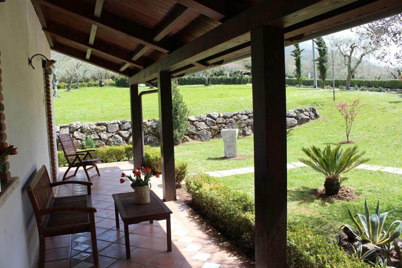 Agriturismo Il Castagneto Падула Экстерьер фото